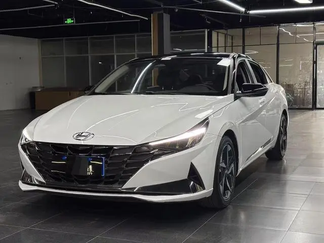 Hyundai Elantra 1.5L CVT LUX Premium Edition