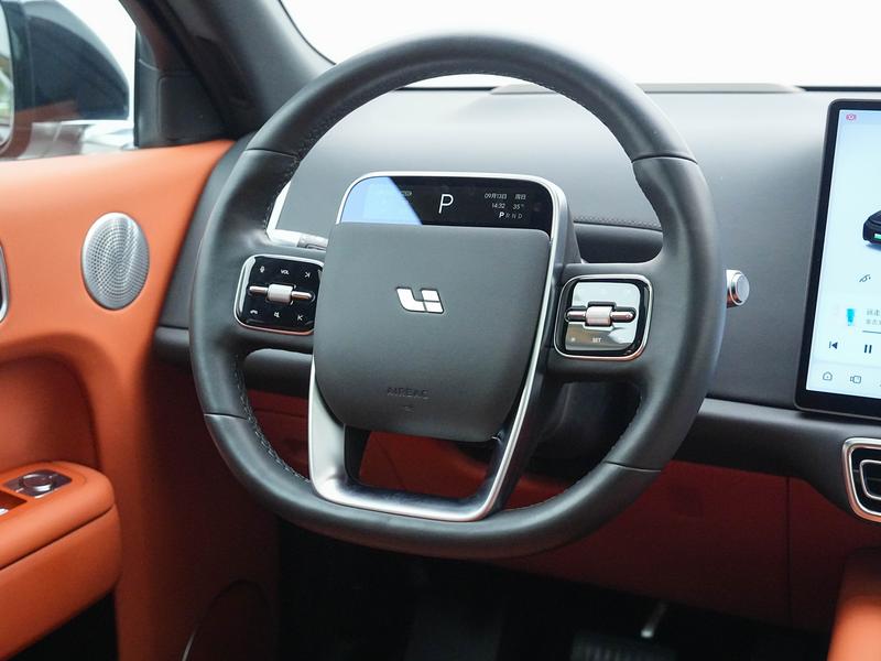 Li Auto Ideal L8 2024