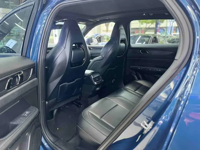 LYNK & CO Lynk &Co. 01 EM-P 1.5TD Plus