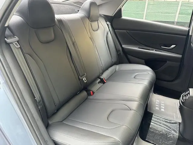 Hyundai Elantra 1.5L CVT LUX Premium Edition