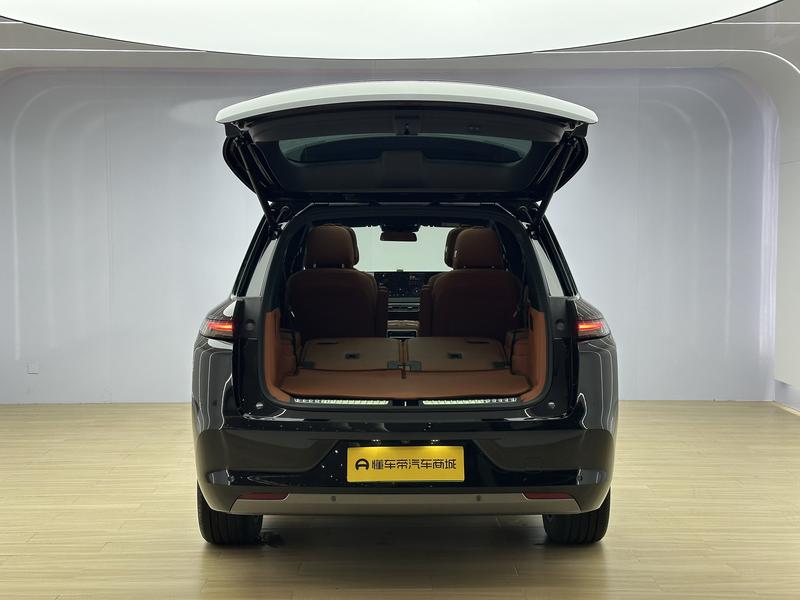 Li Auto Ideal L8 2023