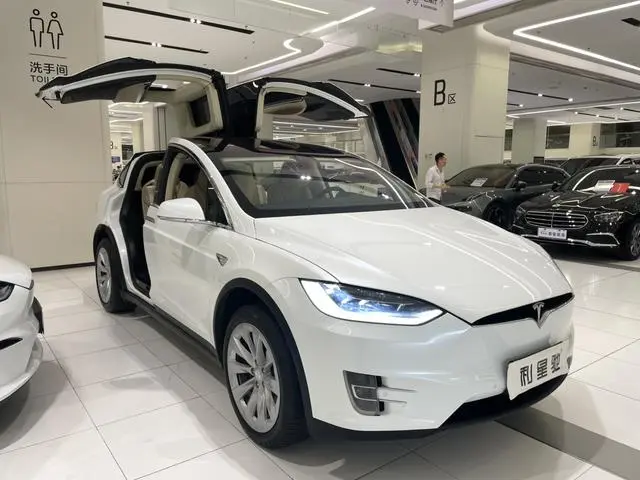 Tesla Model X 90D