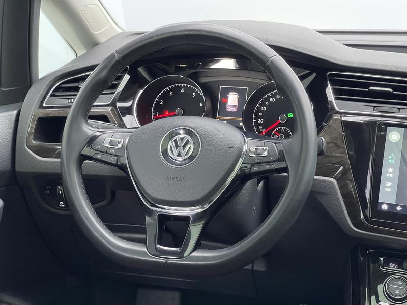 Volkswagen Touran L 2016