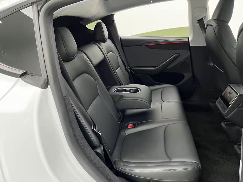 Tesla Model Y 2025