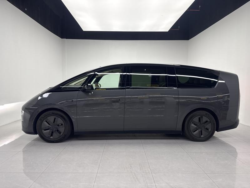 Li Auto Ideal MEGA 2025