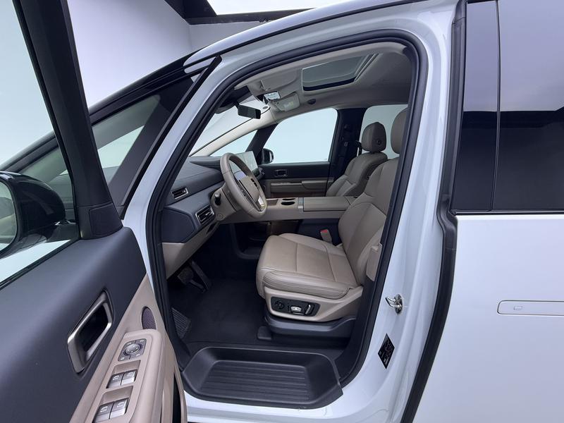 Li Auto Ideal MEGA 2025