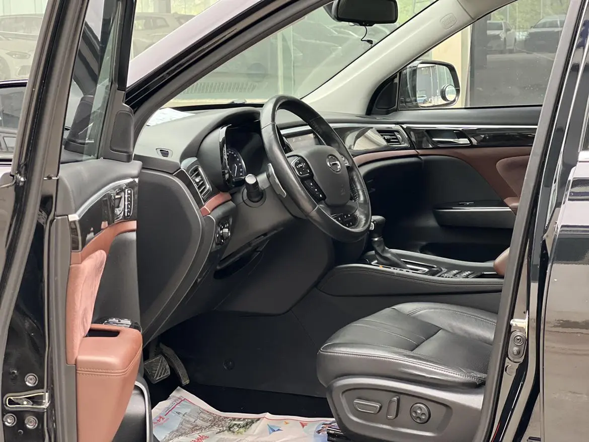 GAC Trumpchi GS8 320T two-wheel drive premium edition 7 seats