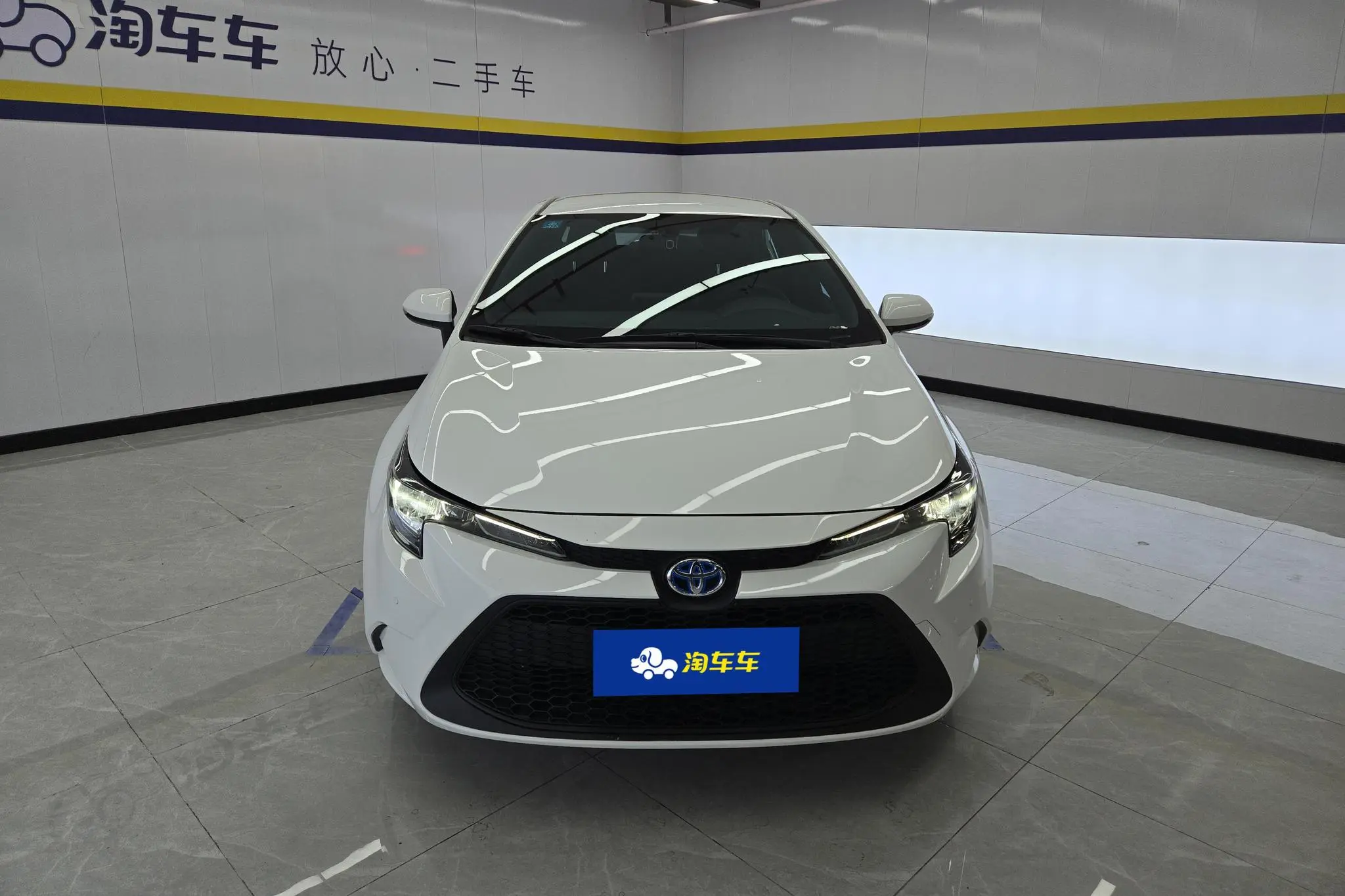 TOYOTA Lei Ling Dual engine 1.8H E-CVT Enterprise Edition