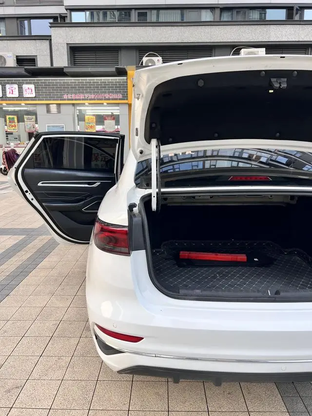 Geely Emgrand 4th generation 1.5L CVT flagship
