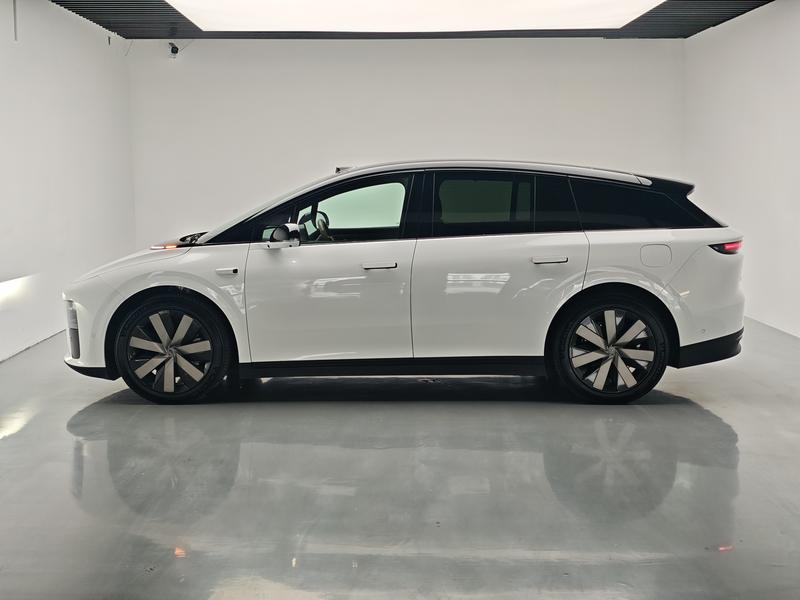 Li Auto Ideal i6 2025