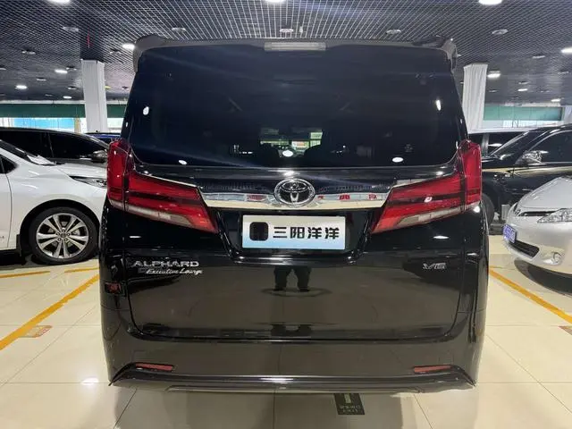 TOYOTA Elfa Facelift 3.5L Premium Edition