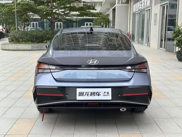 Hyundai Elantra 1.5L CVT LUX Premium Edition