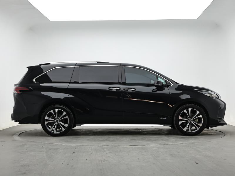 Toyota Gravia 2023