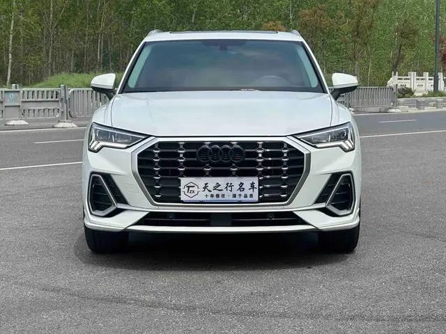 Audi Audi Q3 35 TFSI aggressive and elegant type