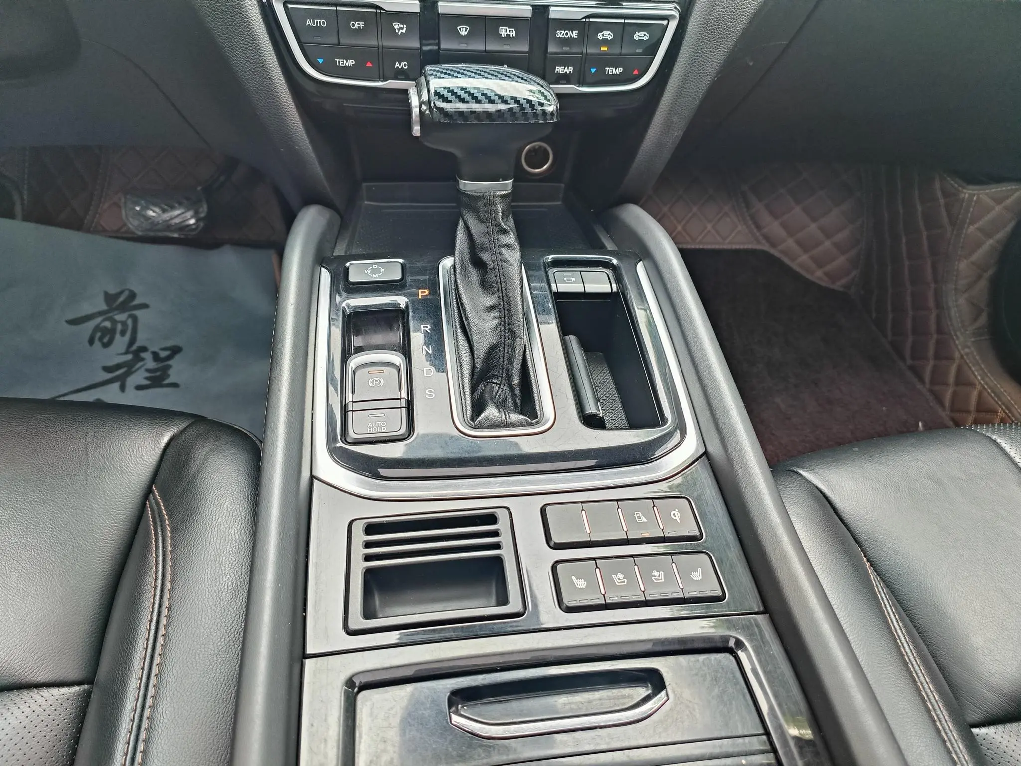 GAC Trumpchi GS8 320T two-wheel drive luxury Zhilian Edition 7 seats