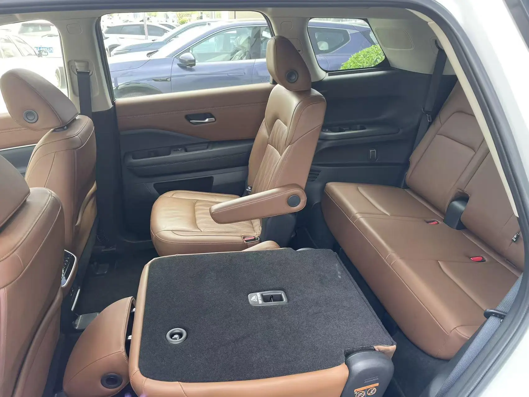 Nissan Exploring the land 380VC-TURBO four-wheel drive Zhizun Edition six-seater