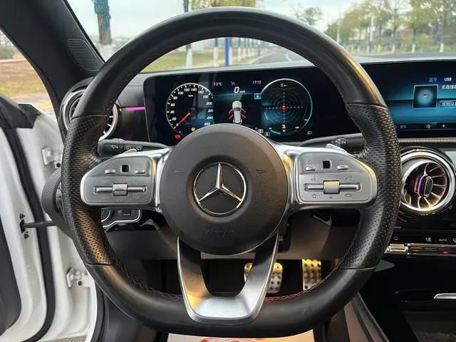 Mercedes-Benz Mercedes-Benz CLA CLA 200 five-door hunting sports car