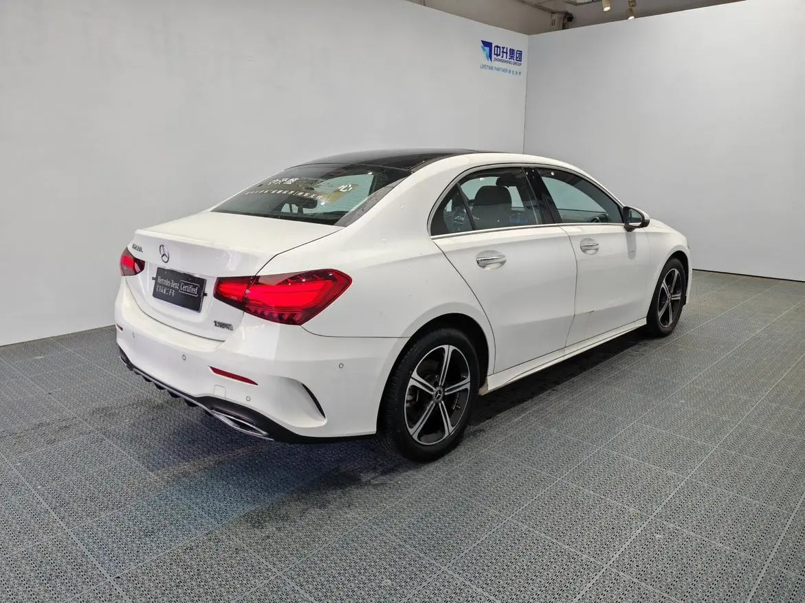 Mercedes-Benz Mercedes-Benz A-class A 200 L sports sedan fashion Version
