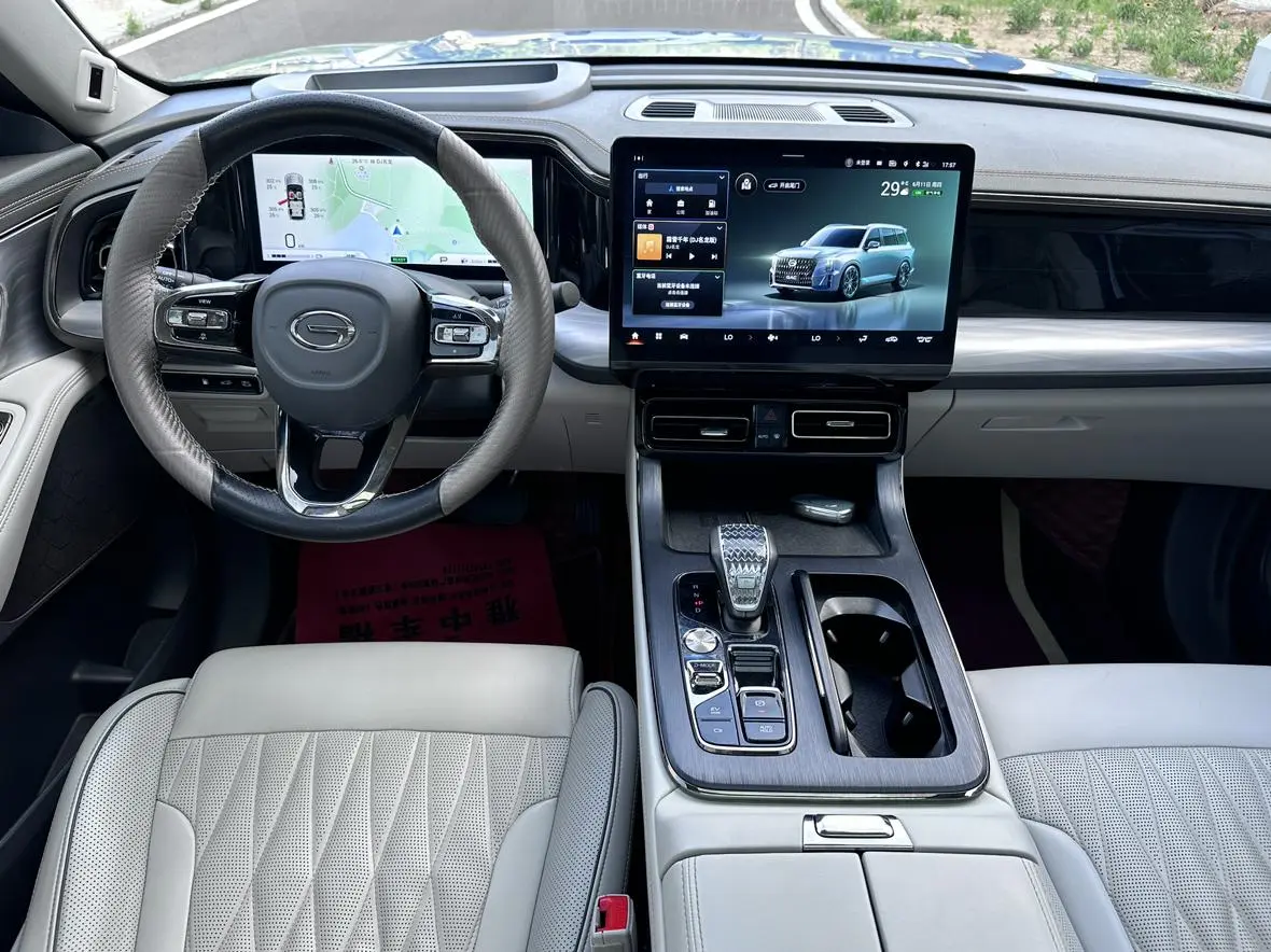 GAC Trumpchi GS8 Dual engine series 2.0TM hybrid four-wheel drive Premium Edition 7-seater