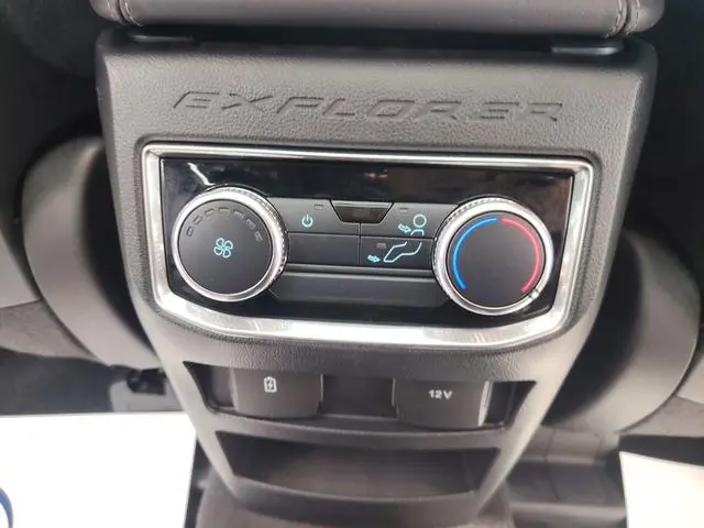 Ford Explorer EcoBoost 285 rear drive fashion version 6 seats