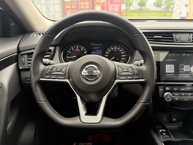 Nissan Qijun 2.0 L XL ITS 3rows CVT 2WD Zhilian seven-seater comfort edition