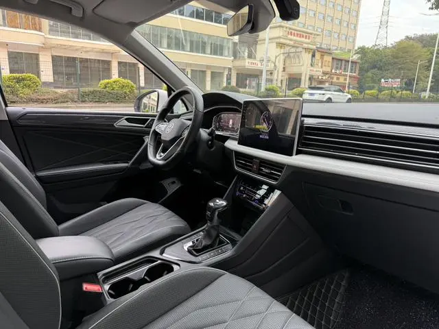 Volkswagen Tiguan L 330TSI two-wheel drive R-Line Premium edition