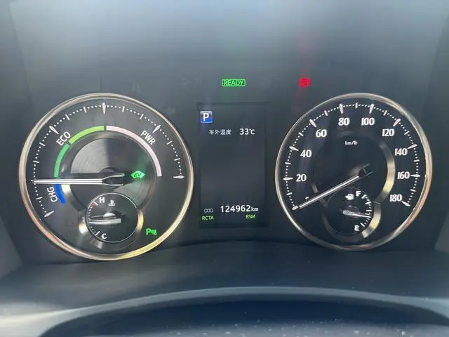 TOYOTA Elfa Dual engine 2.5L Premium Edition