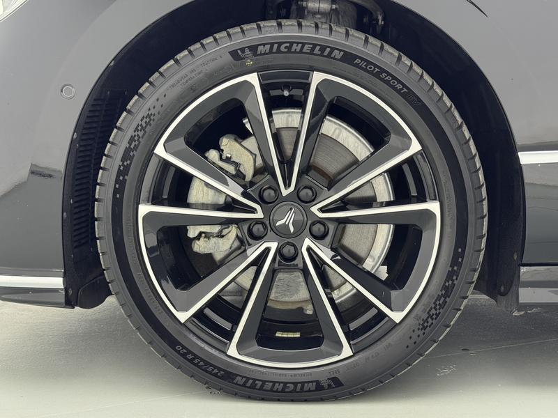 Voyah Lantu Chasing Light PHEV 2024