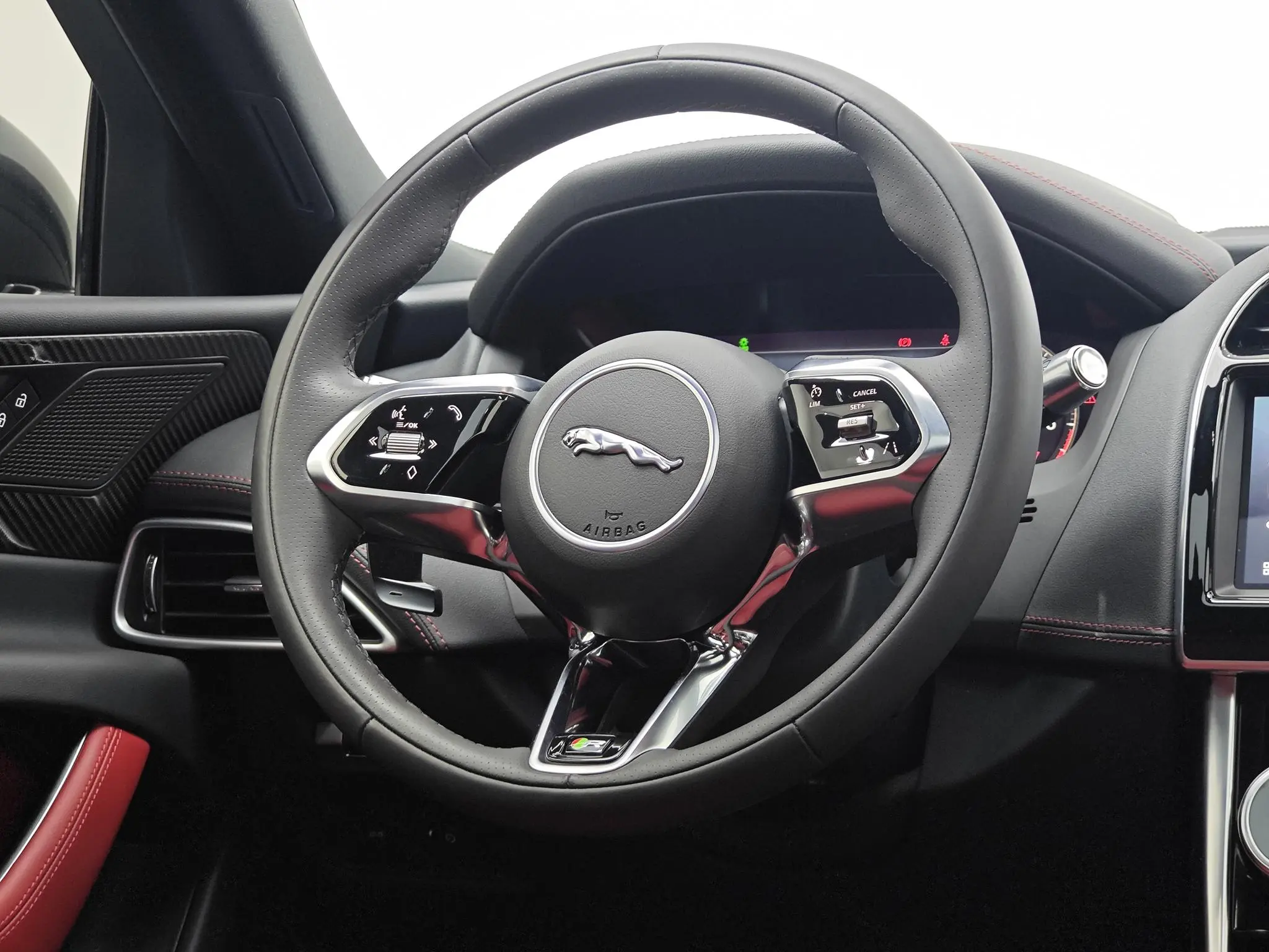 Jaguar Jaguar XEL 2.0T 250PS Yao Black Sports Edition