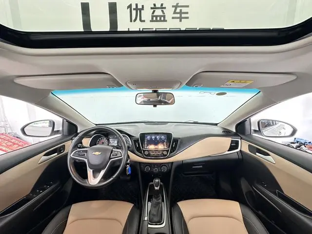 Chevrolet Cruze 320 automatic Enjoy Skylight version