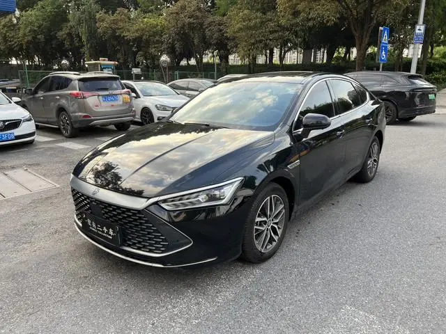 BYD Qin PLUS DM DM-i 120KM flagship type