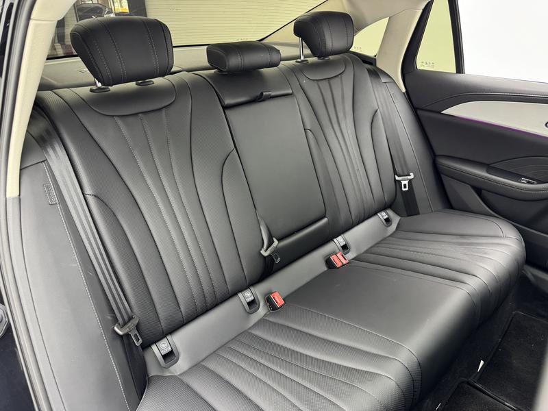Hongqi Red Flag H5 2025