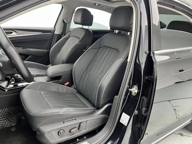 Volkswagen Passat 330TSI Deluxe Edition