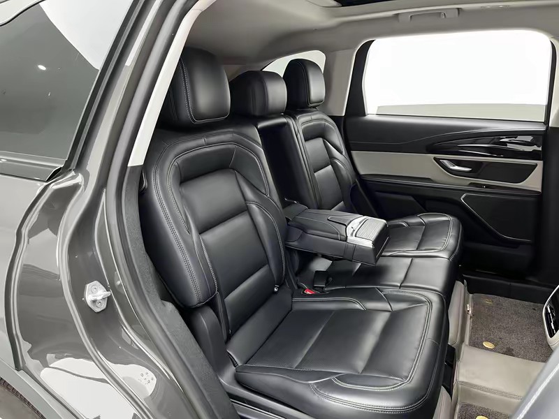 Lincoln Voyager 2023