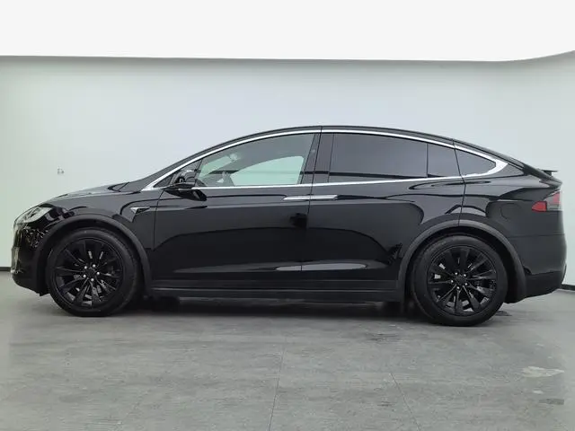 Tesla Model X 75D