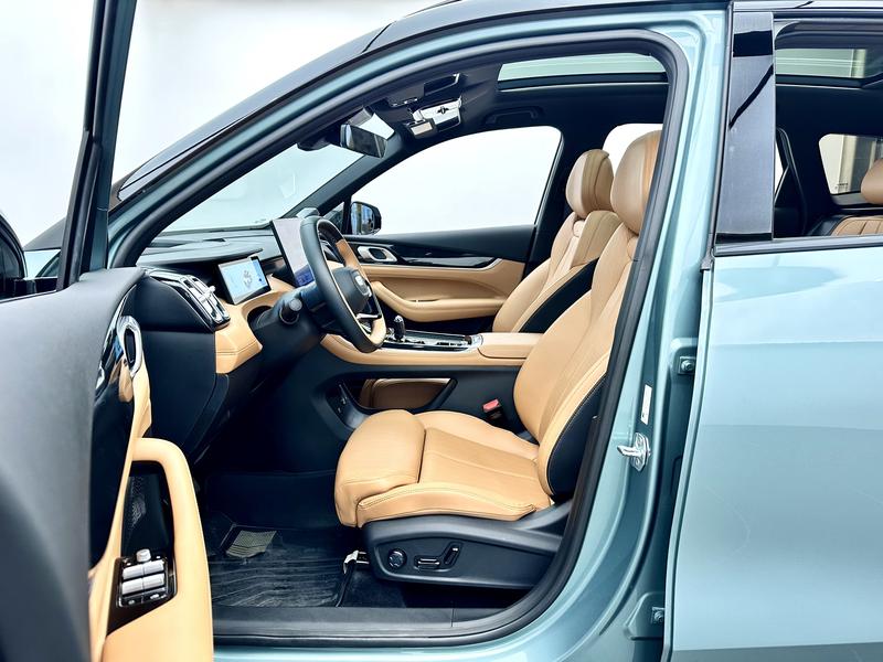 Geely Boyue L 2025