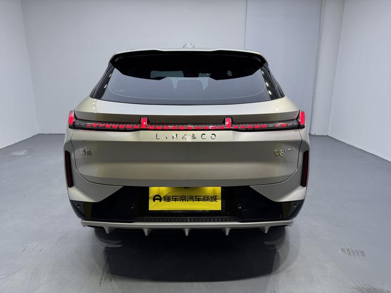 Lynk & Co Lynk&Co 08 EM-P 2024