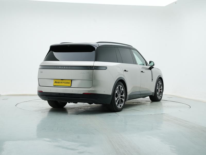 Lynk & Co Lynk&Co 900 2025