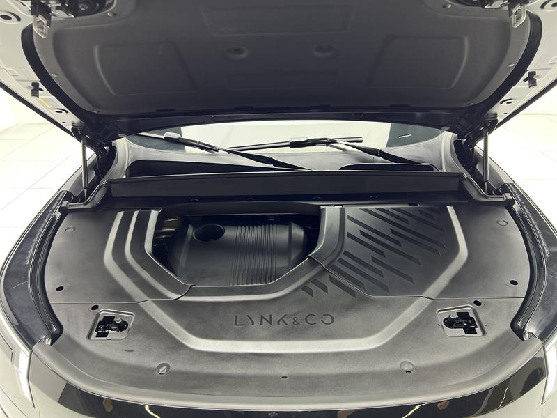 Lynk & Co Lynk&Co 900 2025