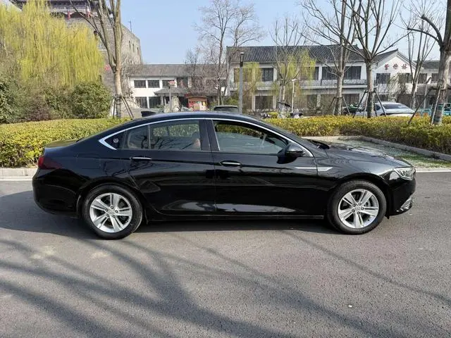 Buick Regal 20T Elite Country VI