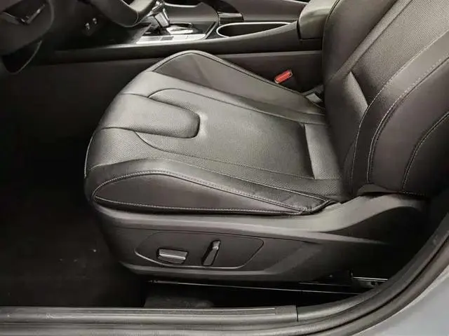 Hyundai Elantra 1.5L CVT LUX Premium Edition