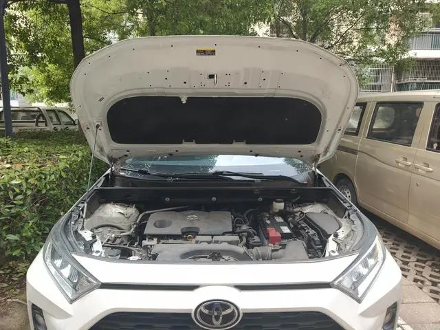 TOYOTA RAV4 Rongfang 2.0L CVT two-wheel drive fashion version