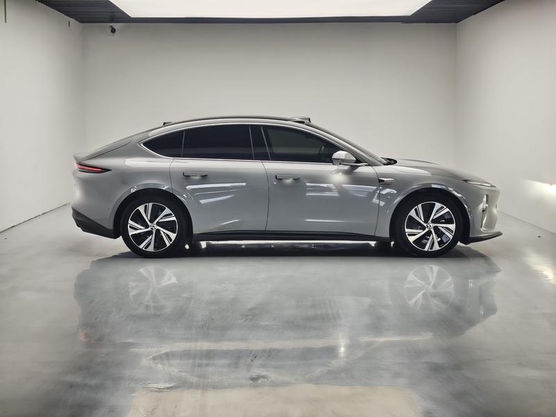 NIO NIO ET5 2022
