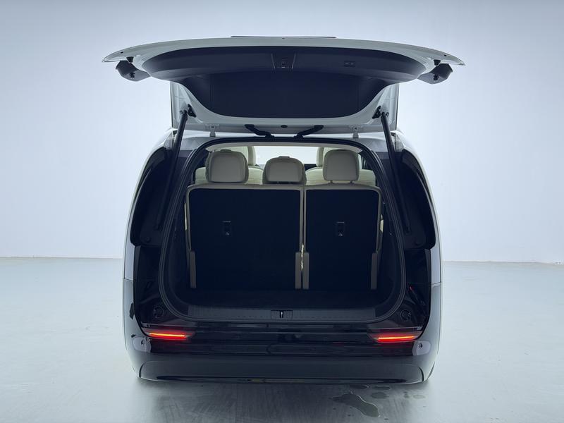 Li Auto Ideal MEGA 2025