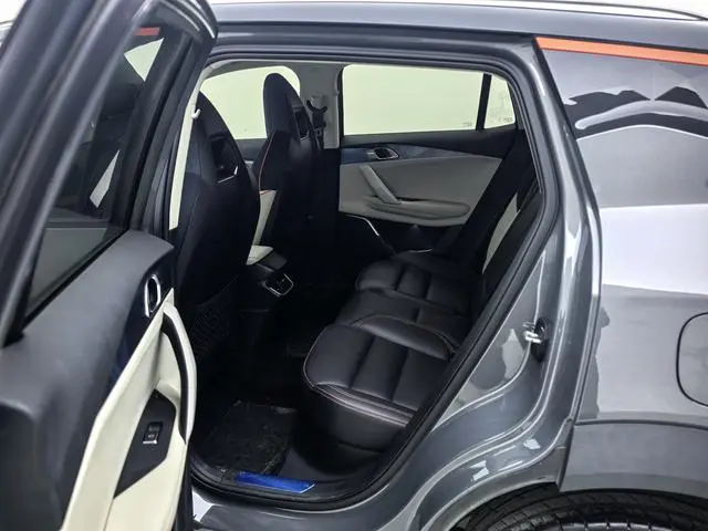 LYNK & CO Lynk 06 1.5T Yao Halo