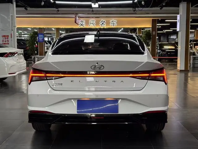 Hyundai Elantra 1.5L CVT LUX Premium Edition