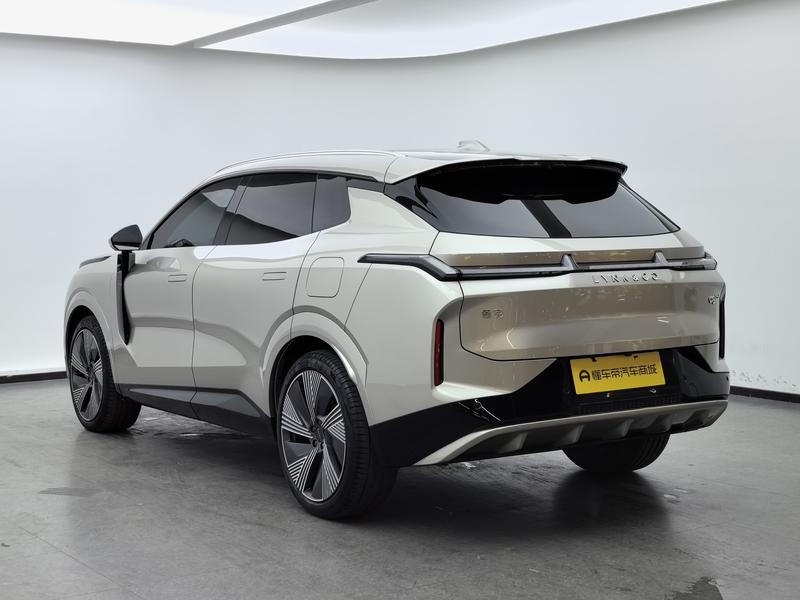 Lynk & Co Lynk&Co 08 EM-P 2023