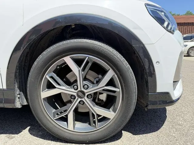 Audi Audi Q3 35 TFSI fashion and elegant