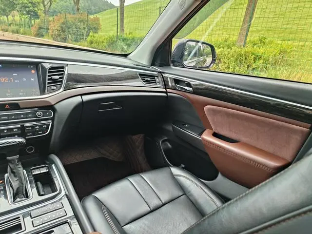 GAC Trumpchi GS8 320T two-wheel drive luxury Zhilian Edition 7 seats