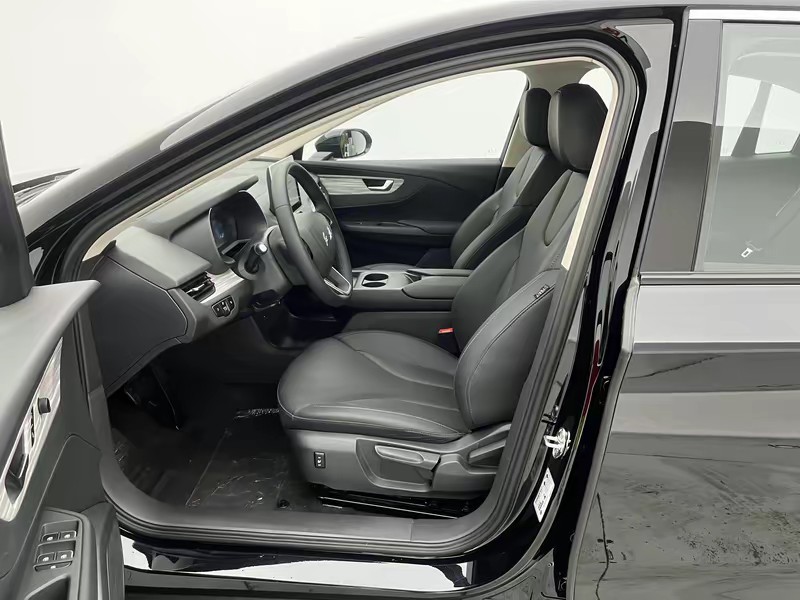 Hongqi Hongqi E-QM5 2025